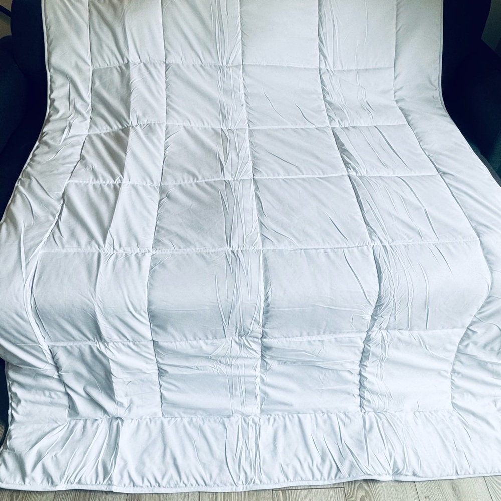 Luxurious White Comforter